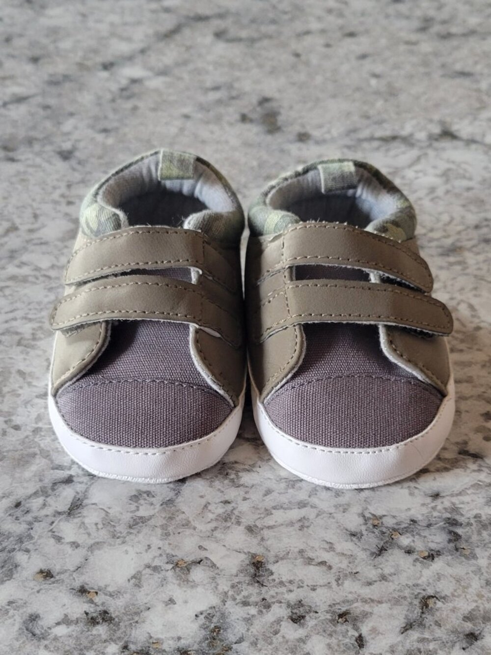 Carter's Baby Boy Sneakers 3-6M Olive Gray Camo Hook Loop Crib Shoes Soft Sole